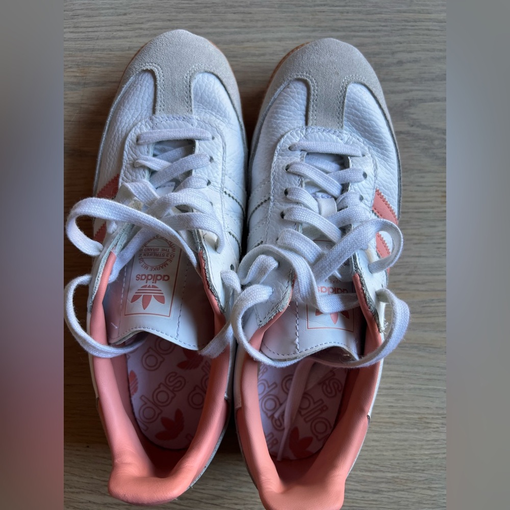 adidas Originals Sambas, Womens US 7, White & Pink
